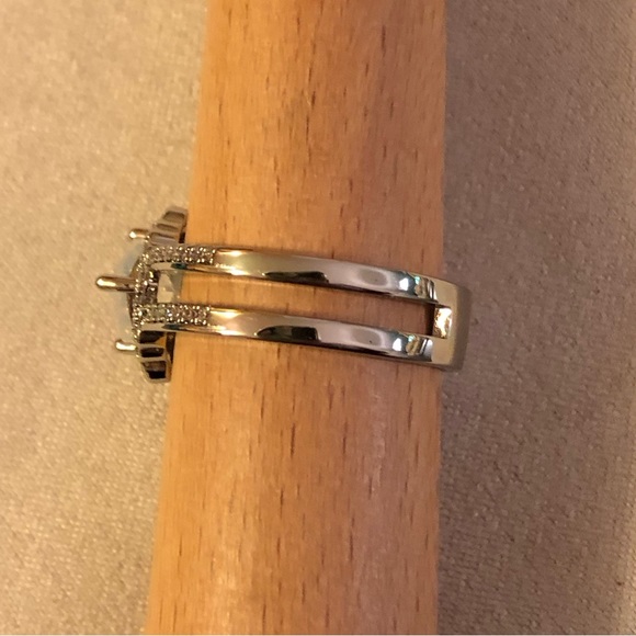 EUC Ring Bomb Party CZ & Lab Created Stone Double Band Ring, SZ 9 - Picture 5 of 11